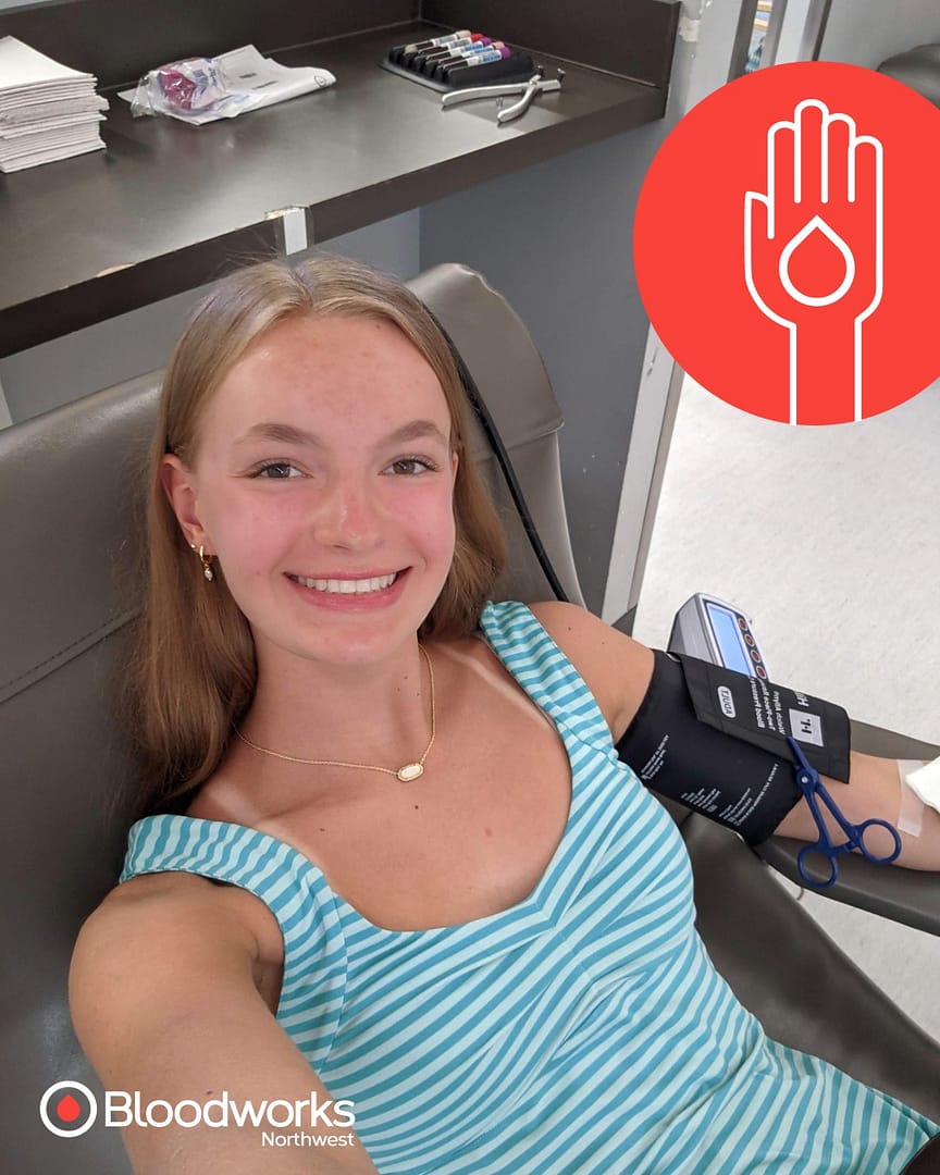 Meet Lily! She was gifted a custom pet portrait from PNW muralist @henry_beyond_museums through our Enter to Win & Donate giveaway. 🐱🐶
"I love being a blood donor because generosity and service are important to me, and donating is a tangible way to support my community!"
Schedule your appointment and enter to win our current giveaway at the link in bio.
#BloodworksNW #Giveaway #BloodDonor #DonateBlood #Art